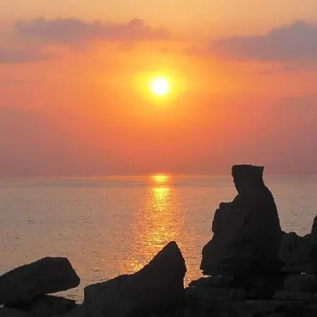 Tininha Da Ilha - Escape * Peniche