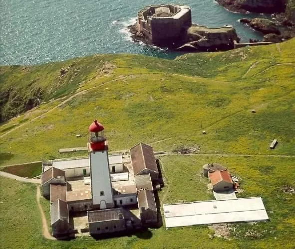 Tininha Da Ilha - Escape Peniche